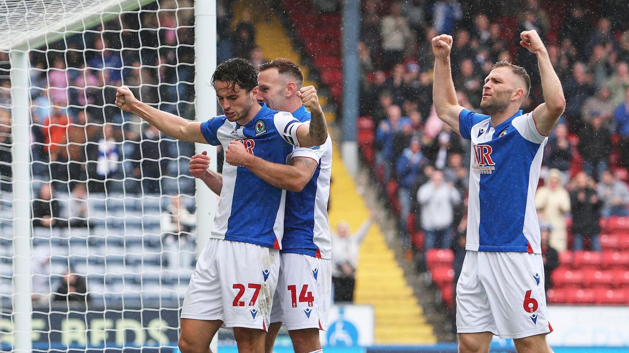 红牌翻盘！特拉维斯双百里程碑进球助布莱克本2-0胜QPR