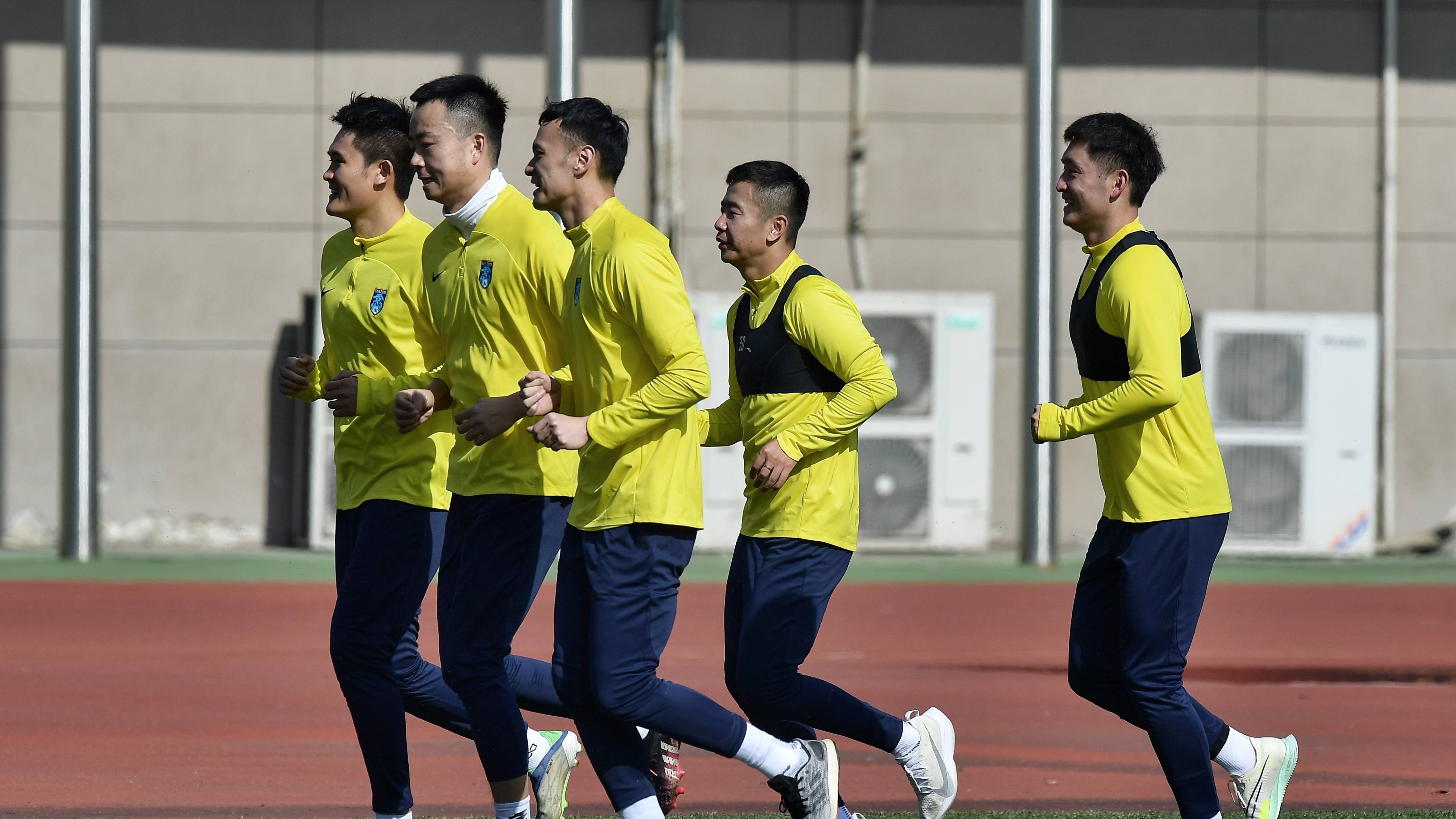 国安热身赛开门红，引援新动向引人注目